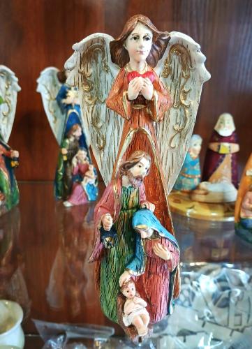 Композиция Рождество «Под кровом ангела в красном» (B) 7Х5Х14 см. Керамика