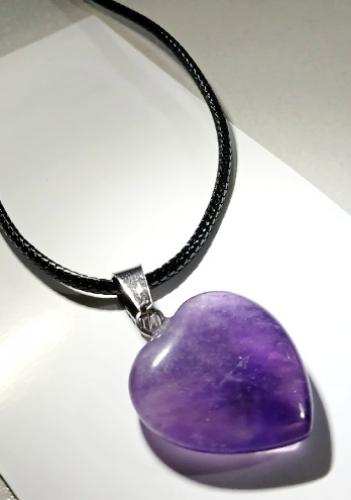 Кулон на шнурке — Сердце из камня